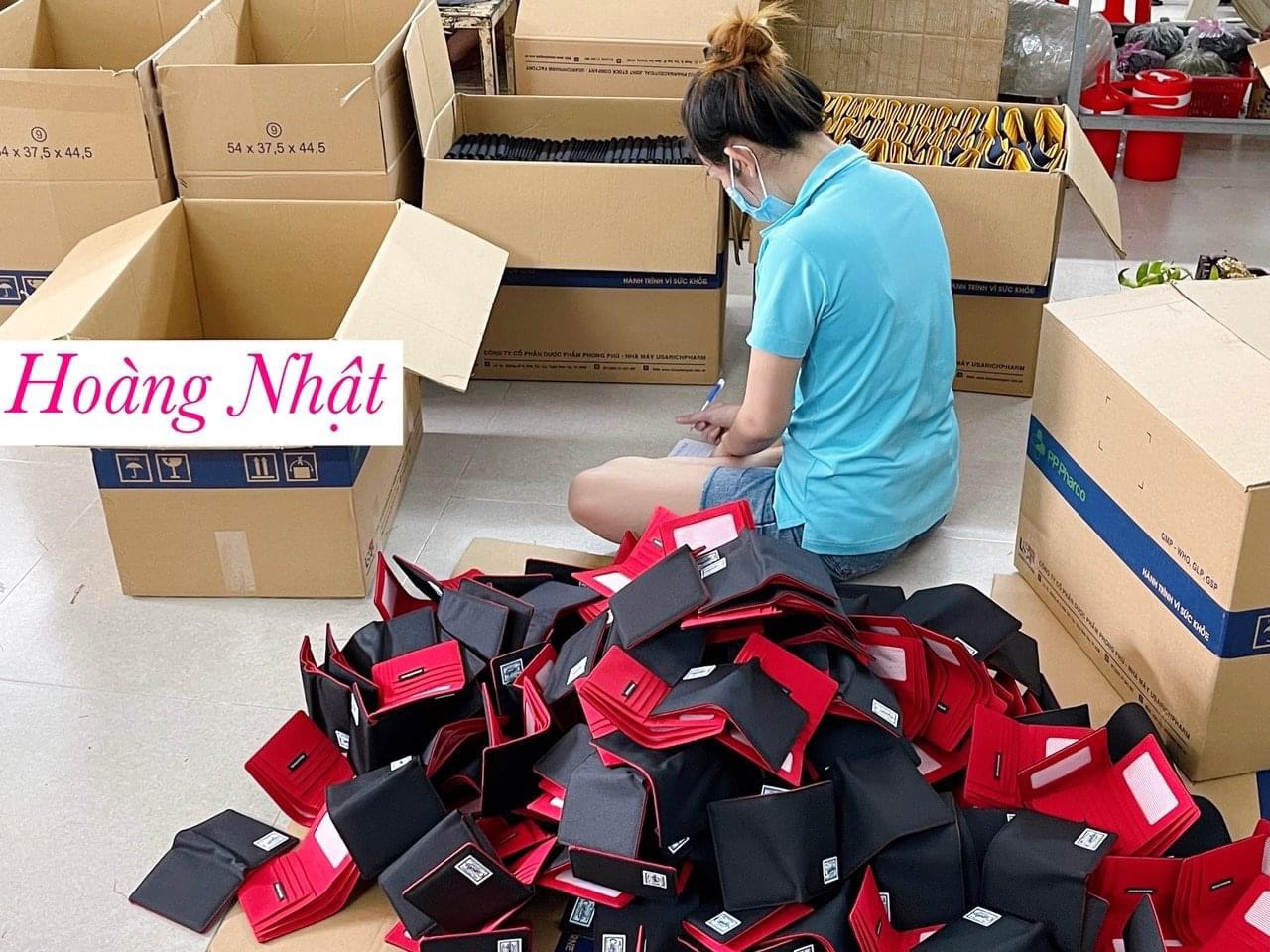 Xưởng may ví da khắc logo thương hiệu
