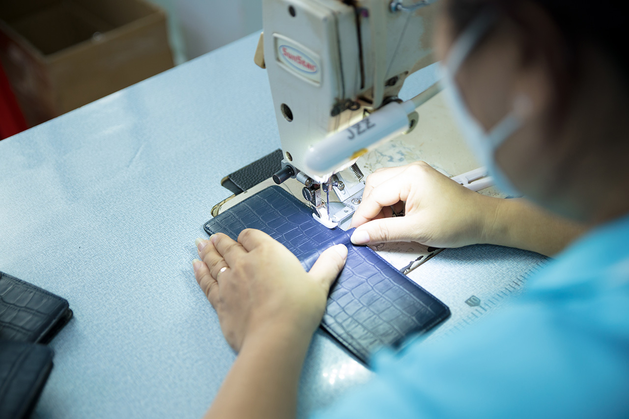 Xưởng may ví da số lượng lớn